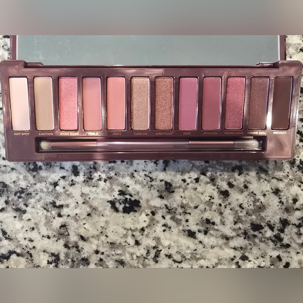 Urban Decay Naked Eyeshadow Palette - Red and Brown Shades - Picture 4 of 8